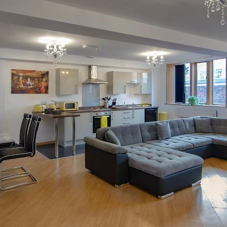 Super Spacious Church Conversion Close To Tower Blackpool Bagian luar foto