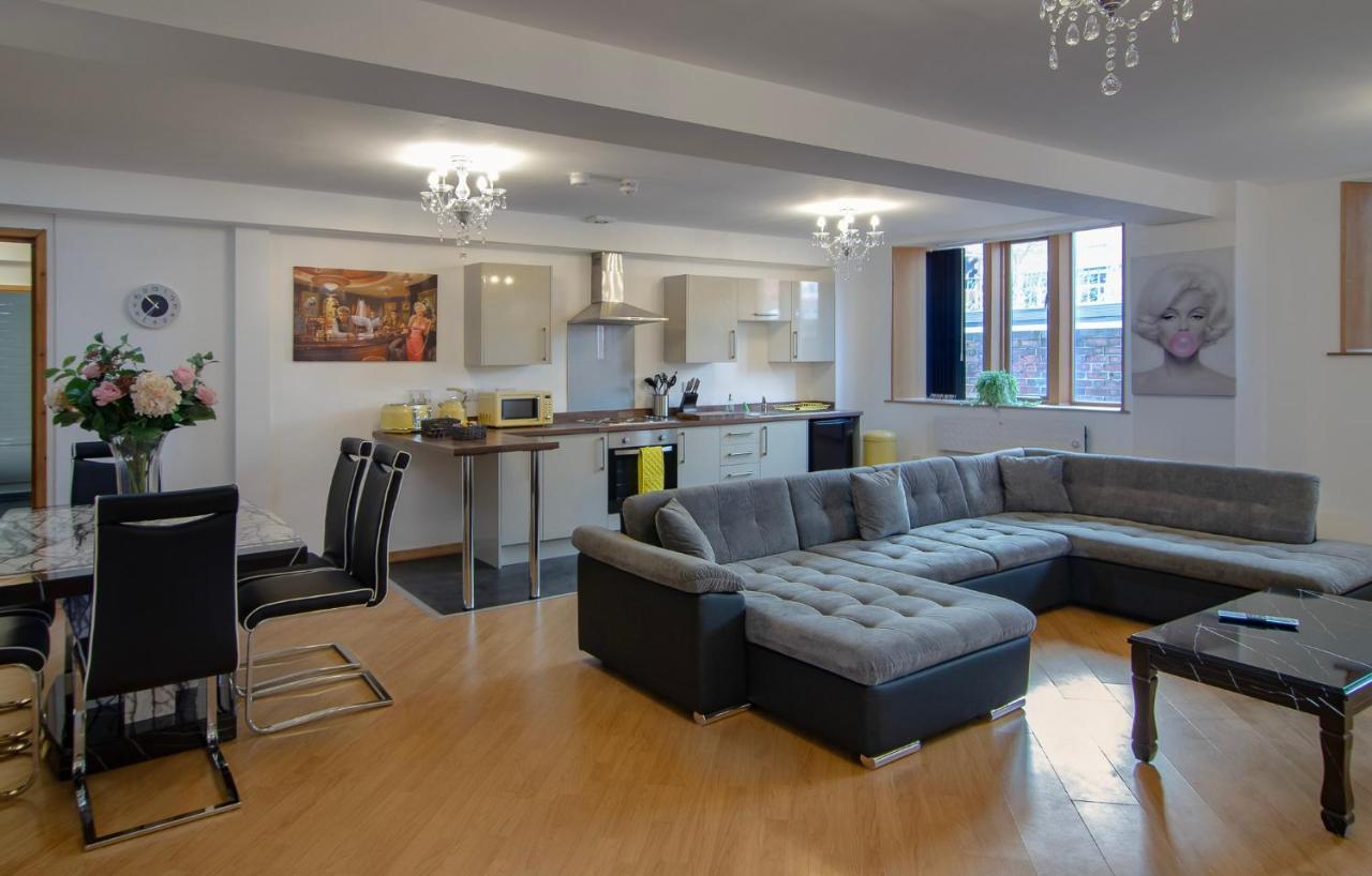Super Spacious Church Conversion Close To Tower Blackpool Bagian luar foto